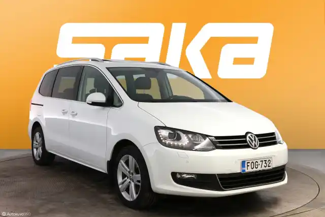 Valkoinen Tila-auto, Volkswagen Sharan – FOG-732