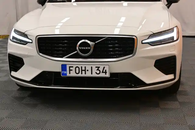 Valkoinen Farmari, Volvo V60 – FOH-134