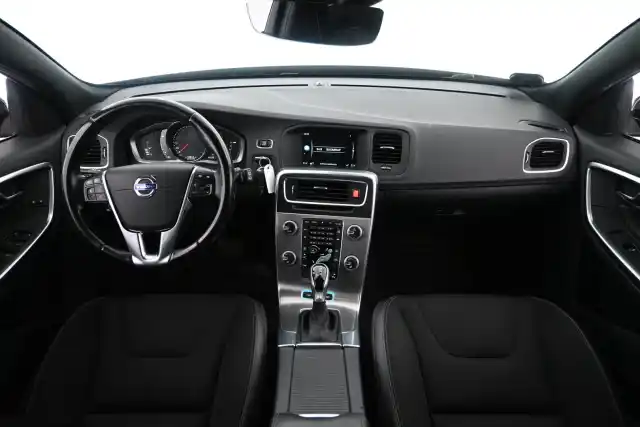 Musta Farmari, Volvo V60 – FOH-144