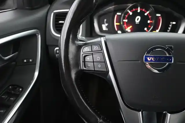 Musta Farmari, Volvo V60 – FOH-144