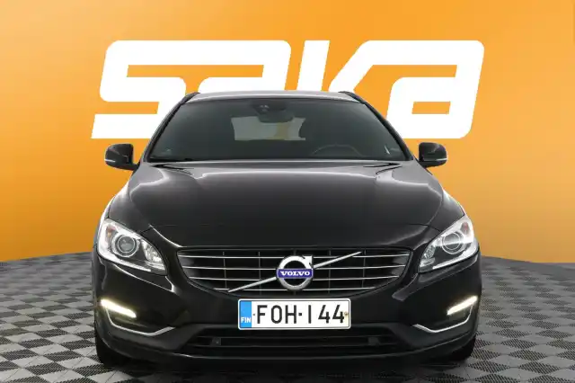 Musta Farmari, Volvo V60 – FOH-144