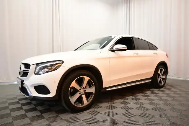 Valkoinen Coupe, Mercedes-Benz GLC – FOH-244