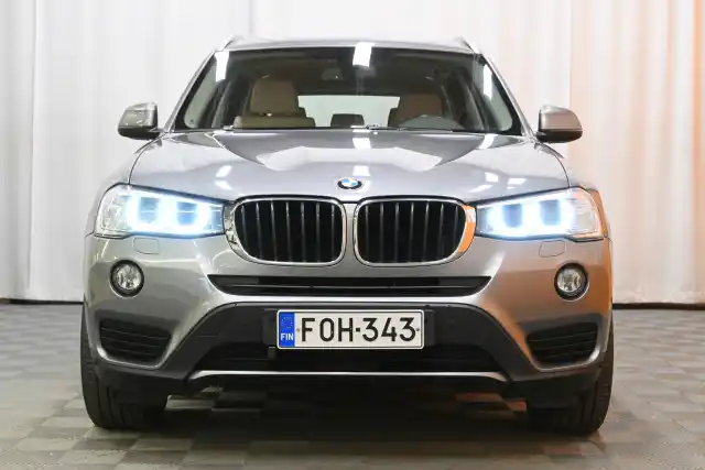 Harmaa Maastoauto, BMW X3 – FOH-343