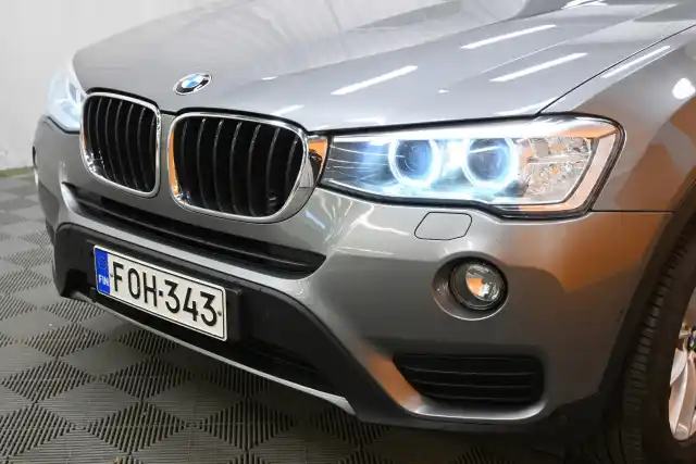 Harmaa Maastoauto, BMW X3 – FOH-343