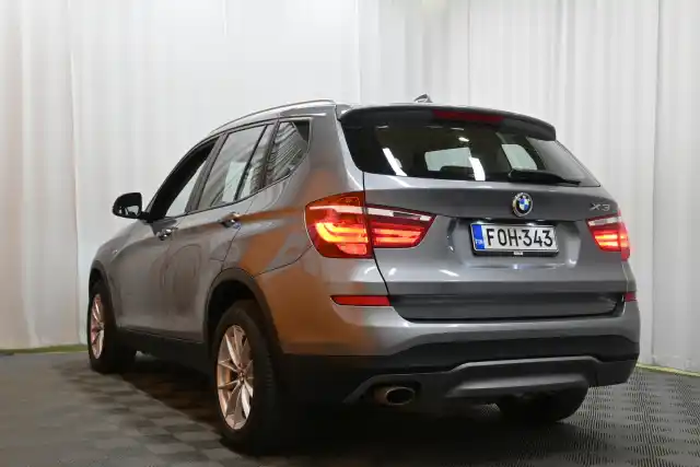 Harmaa Maastoauto, BMW X3 – FOH-343