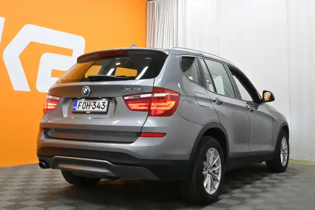 Harmaa Maastoauto, BMW X3 – FOH-343