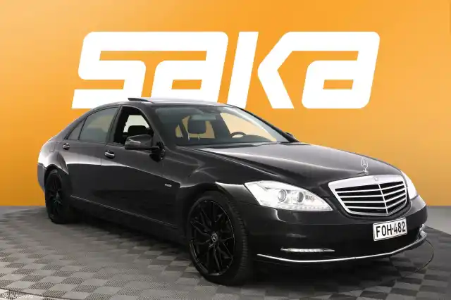 Musta Sedan, Mercedes-Benz S – FOH-482