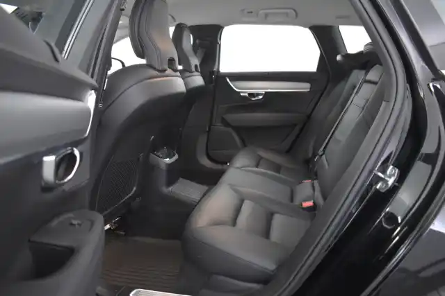Musta Farmari, Volvo V90 – FOH-915