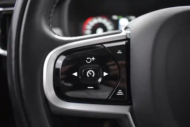 Musta Farmari, Volvo V90 – FOH-915