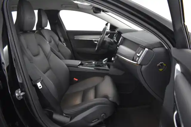 Musta Farmari, Volvo V90 – FOH-915