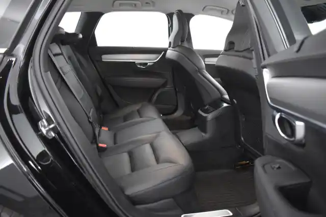 Musta Farmari, Volvo V90 – FOH-915