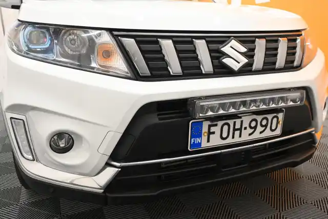 Valkoinen Viistoperä, Suzuki Vitara – FOH-990