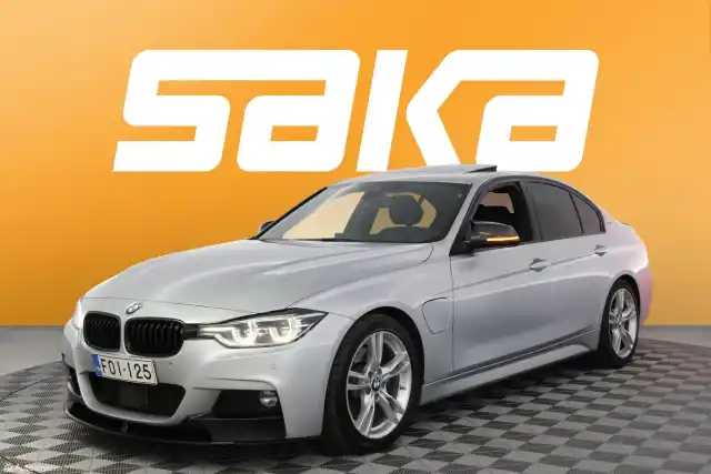 Harmaa Sedan, BMW 330 – FOI-125