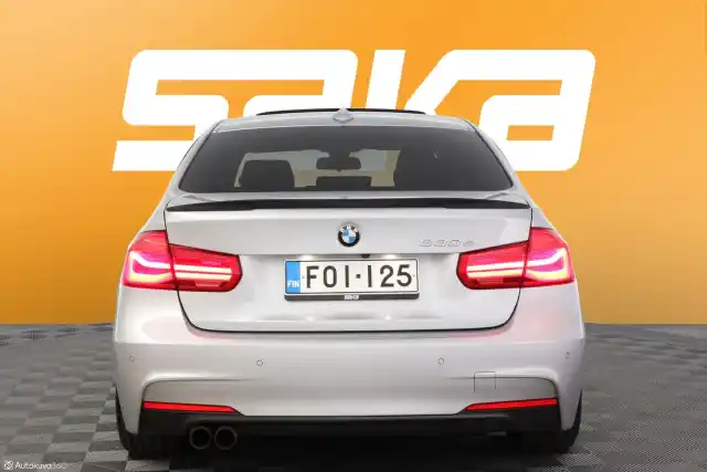 Harmaa Sedan, BMW 330 – FOI-125