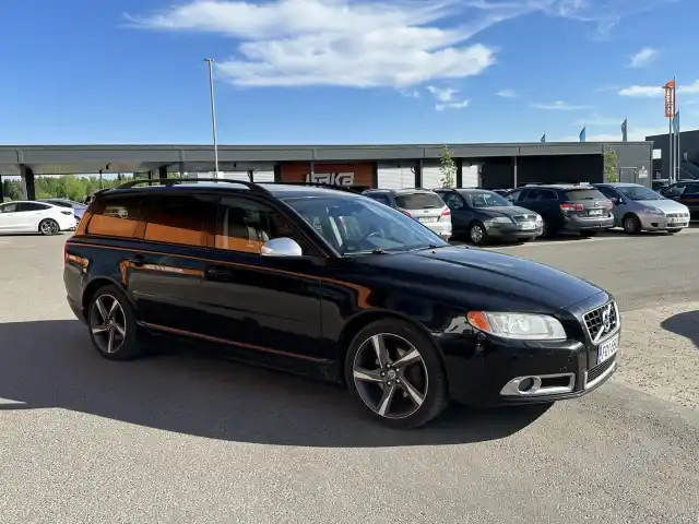 Musta Farmari, Volvo V70 – FOI-550
