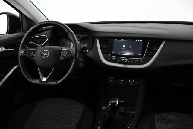 Musta Maastoauto, Opel Grandland X – FOI-622