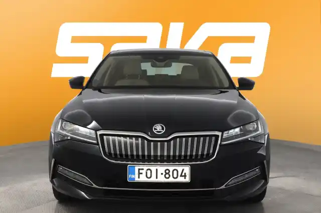 Musta Sedan, Skoda Superb – FOI-804