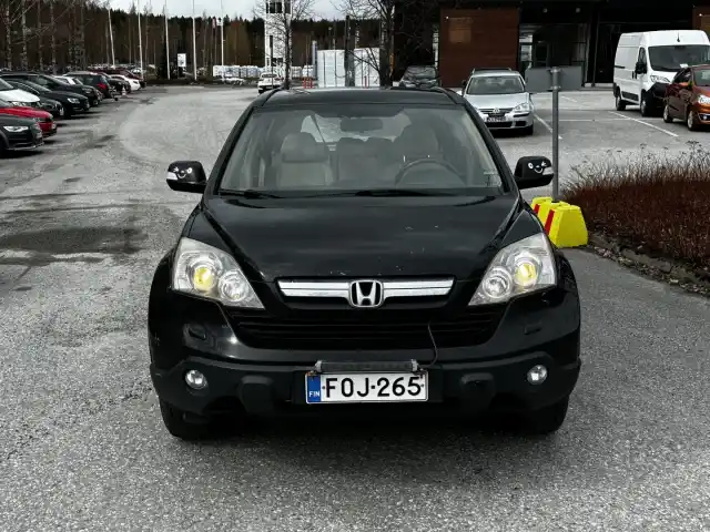 Musta Tila-auto, Honda CR-V – FOJ-265