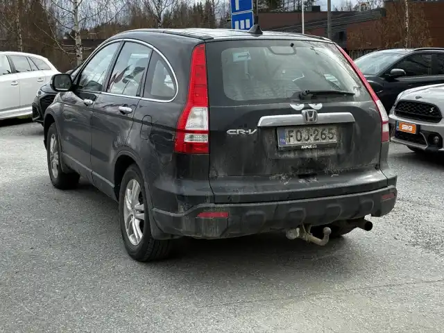 Musta Tila-auto, Honda CR-V – FOJ-265