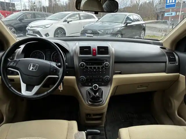 Musta Tila-auto, Honda CR-V – FOJ-265