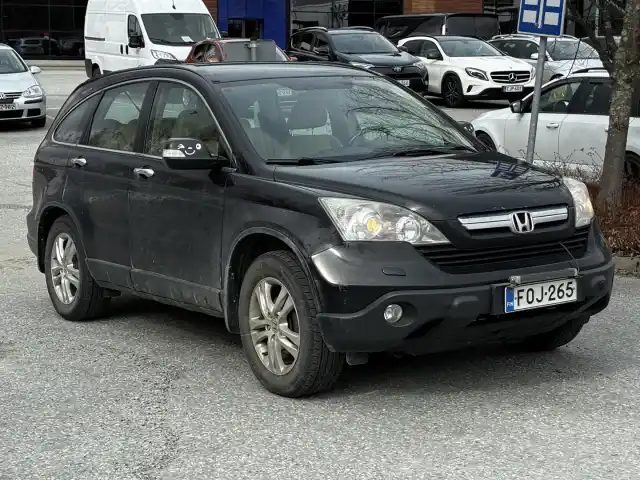 Musta Tila-auto, Honda CR-V – FOJ-265