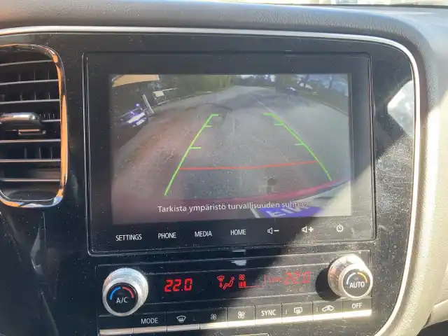 Punainen Maastoauto, Mitsubishi Outlander PHEV – FOJ-613