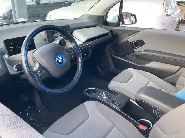 Punainen Viistoperä, BMW i3 – FOJ-772