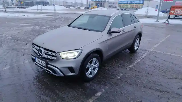 Harmaa Maastoauto, Mercedes-Benz GLC – FOK-292