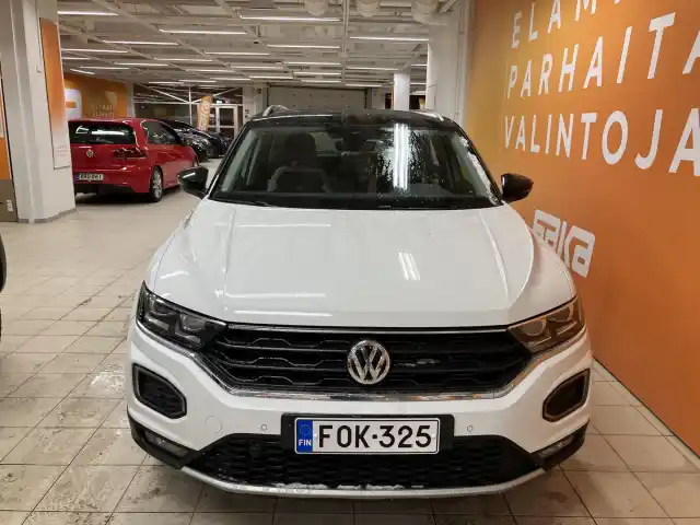 Valkoinen Maastoauto, Volkswagen T-Roc – FOK-325