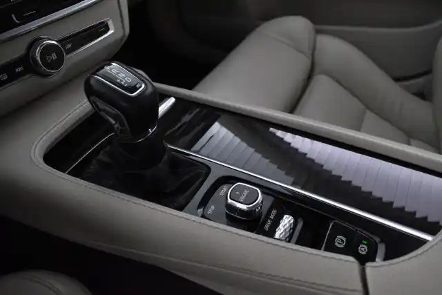Valkoinen Farmari, Volvo V90 – FOL-273