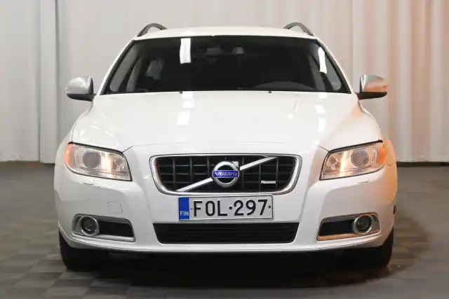 Valkoinen Farmari, Volvo V70 – FOL-297