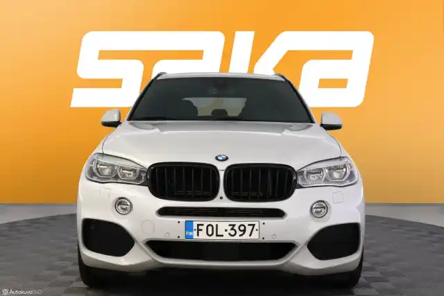 Valkoinen Maastoauto, BMW X5 – FOL-397