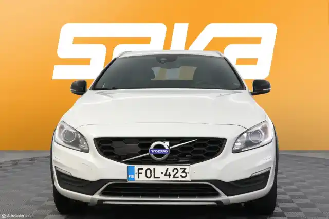 Valkoinen Farmari, Volvo V60 Cross Country – FOL-423