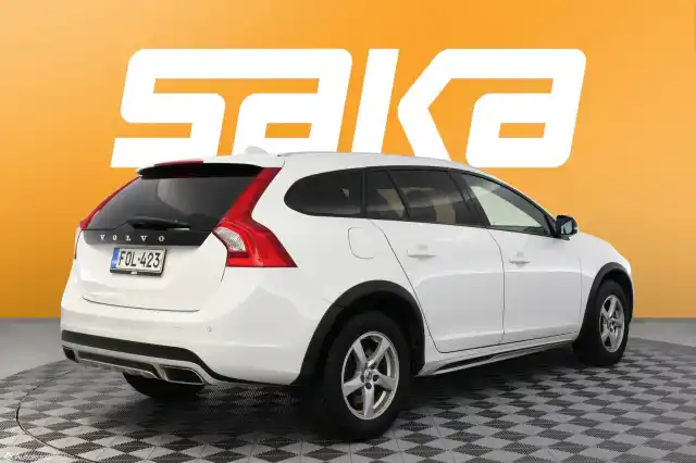 Valkoinen Farmari, Volvo V60 Cross Country – FOL-423