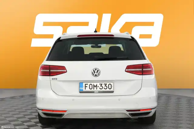 Valkoinen Farmari, Volkswagen Passat – FOM-330