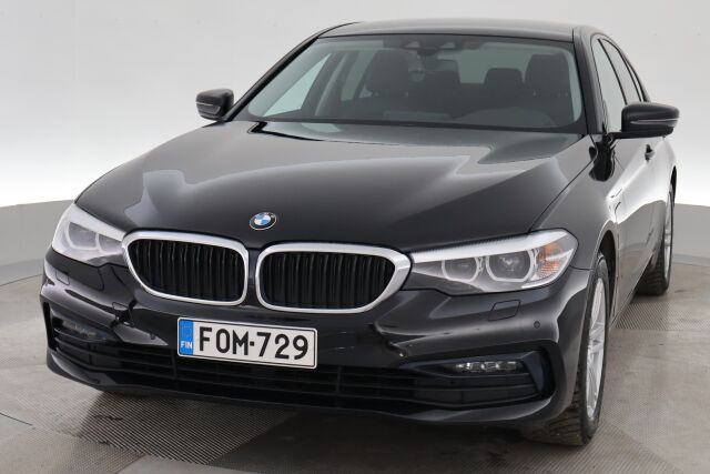 Musta Sedan, BMW 530 – FOM-729