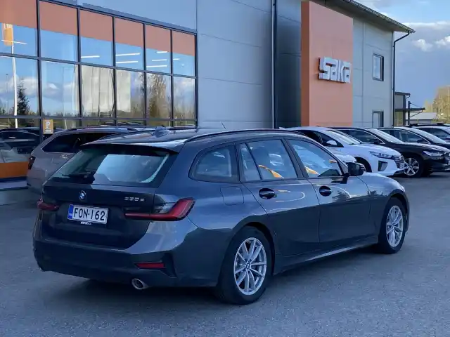 Harmaa Farmari, BMW 330 – FON-162