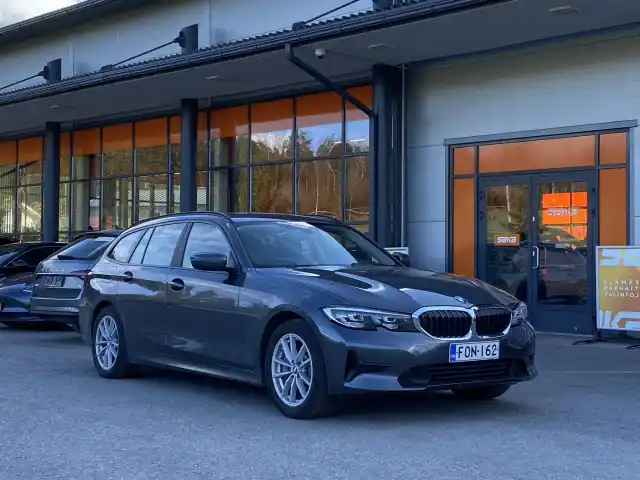 Harmaa Farmari, BMW 330 – FON-162