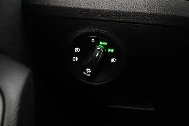 Valkoinen Farmari, Skoda Superb – FON-224