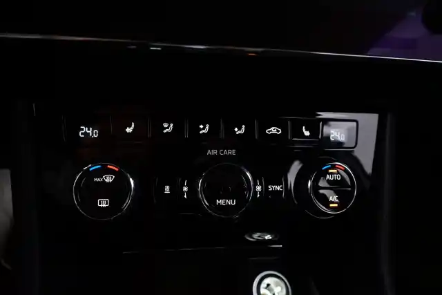 Valkoinen Farmari, Skoda Superb – FON-224