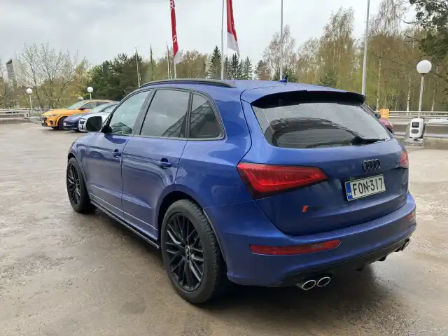 Sininen Maastoauto, Audi SQ5 – FON-317
