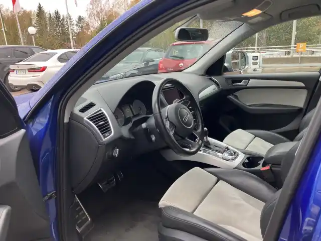 Sininen Maastoauto, Audi SQ5 – FON-317