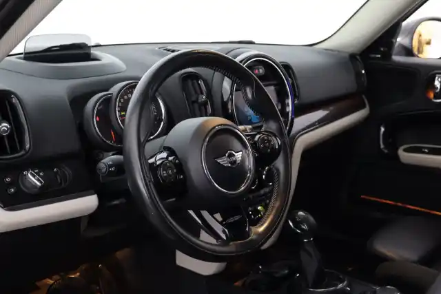 Valkoinen Maastoauto, Mini Countryman – FON-979