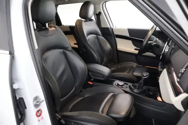 Valkoinen Maastoauto, Mini Countryman – FON-979