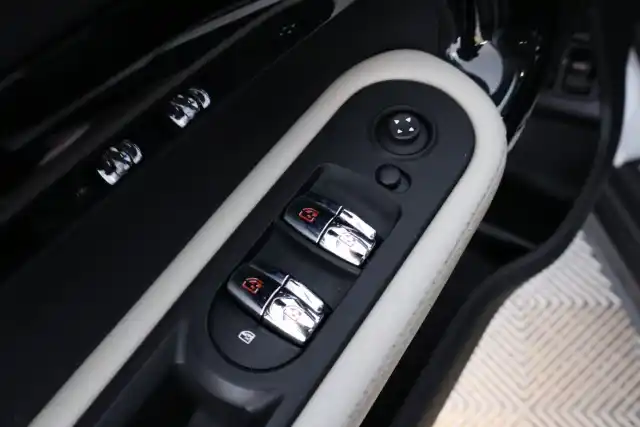Valkoinen Maastoauto, Mini Countryman – FON-979