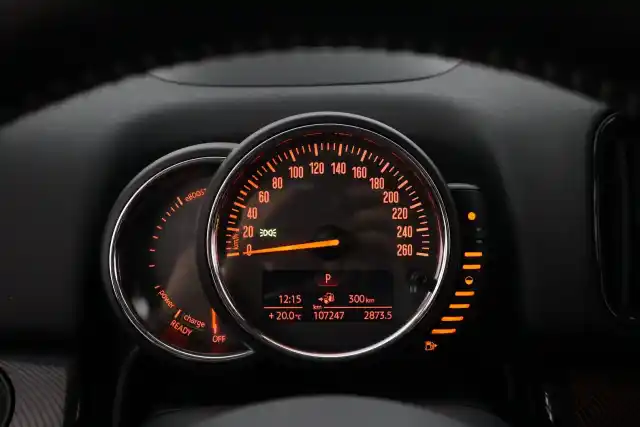 Valkoinen Maastoauto, Mini Countryman – FON-979
