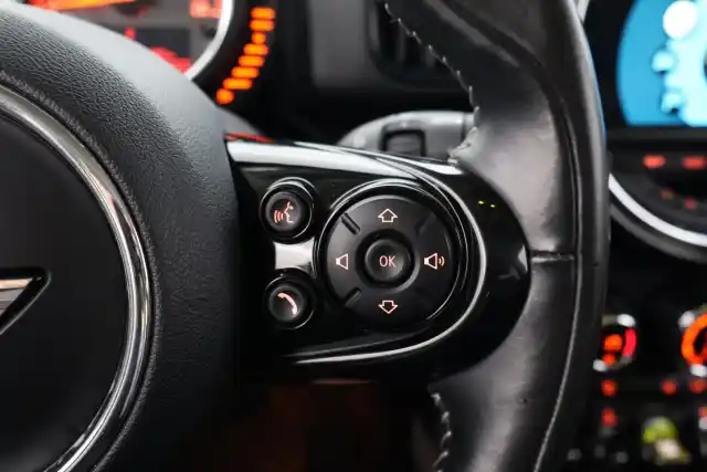 Valkoinen Maastoauto, Mini Countryman – FON-979