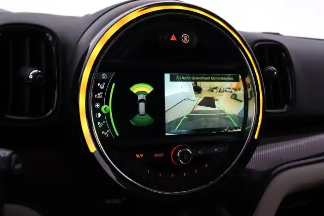 Valkoinen Maastoauto, Mini Countryman – FON-979