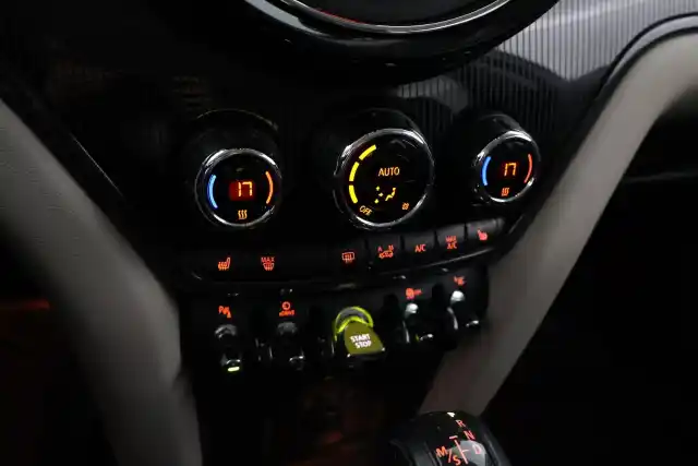 Valkoinen Maastoauto, Mini Countryman – FON-979