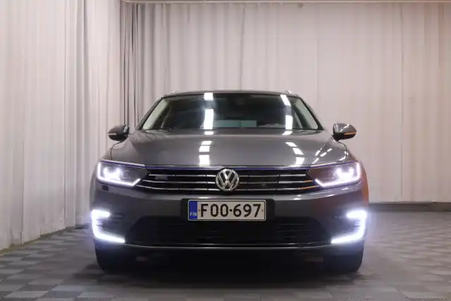 Harmaa Farmari, Volkswagen Passat – FOO-697